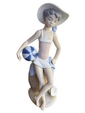 Lladro Girl With Beach Ball Porcelain Figurine 1983 Handcrafted In Spain